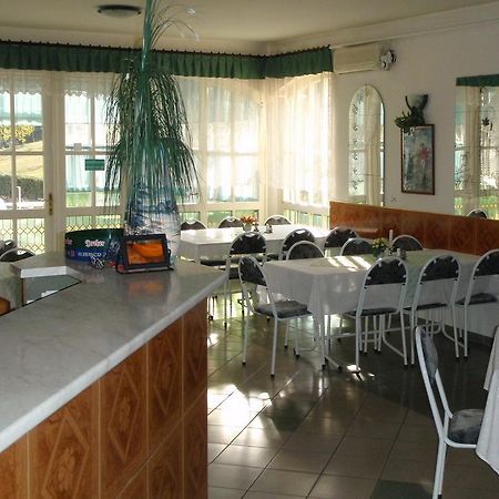 Golf Etterem Es Panzio Hotel คาโปชวาร์ ภายนอก รูปภาพ