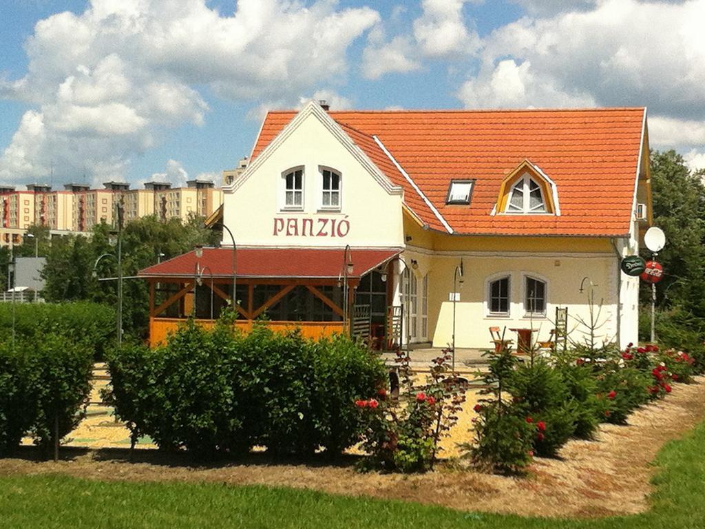 Golf Etterem Es Panzio Hotel คาโปชวาร์ ภายนอก รูปภาพ