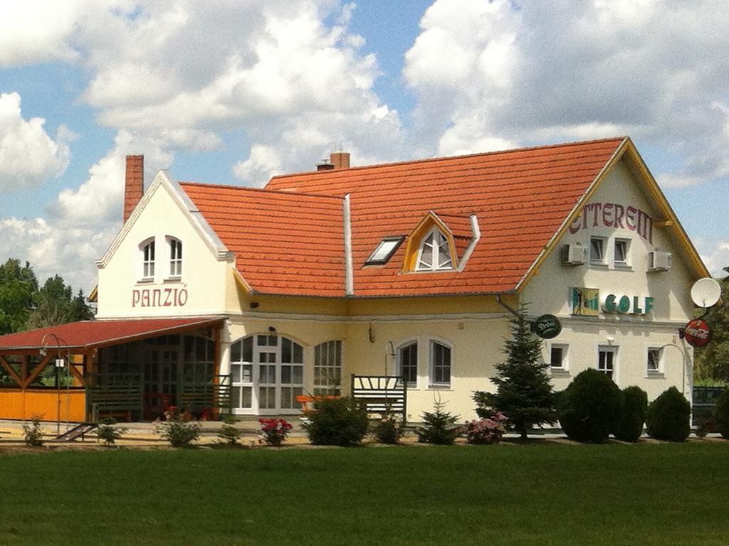 Golf Etterem Es Panzio Hotel คาโปชวาร์ ภายนอก รูปภาพ