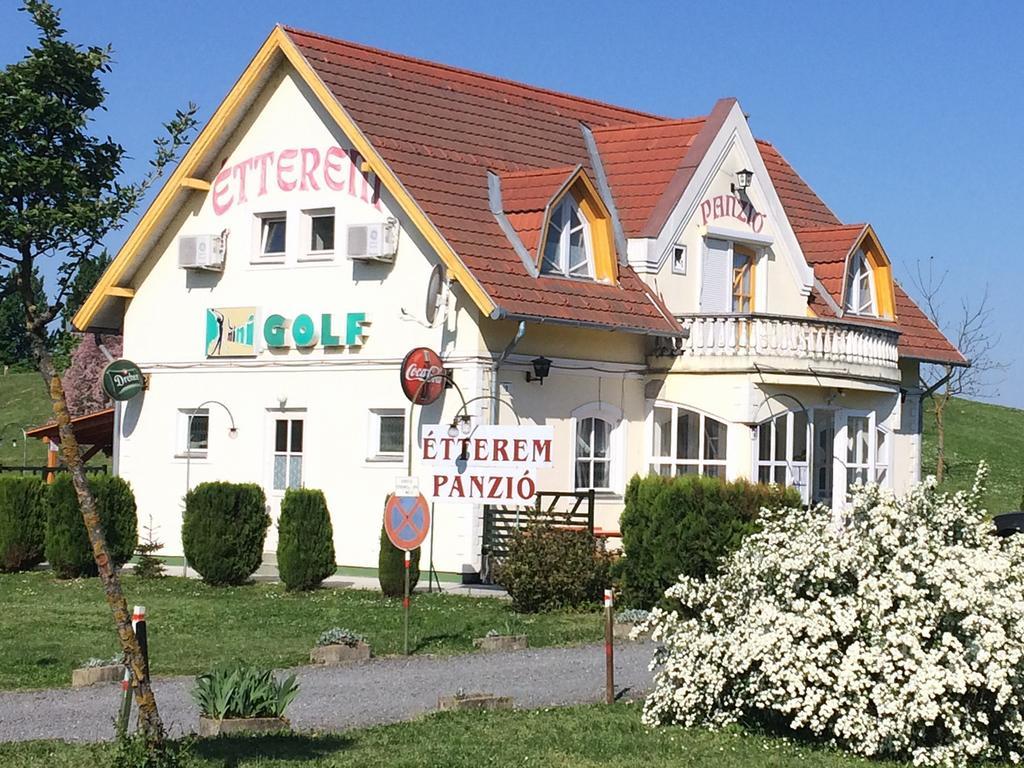 Golf Etterem Es Panzio Hotel คาโปชวาร์ ภายนอก รูปภาพ